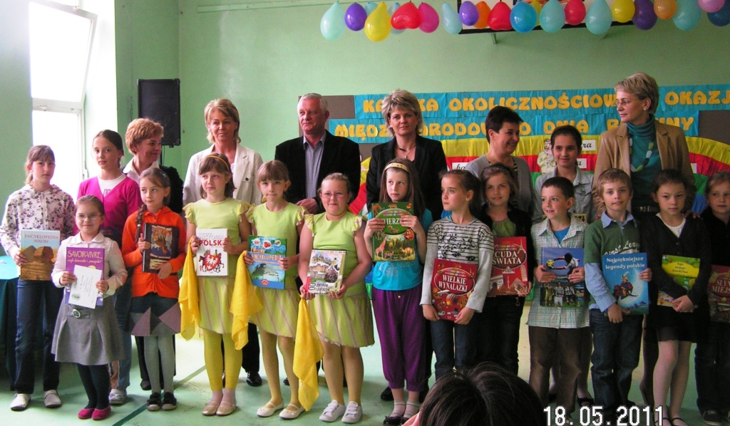 Szkoła Podstawowa Nr 1 Starachowice "Rodzina słowo najpiękniejsze" | Szkoła Podstawowa nr 1 w Starachowicach